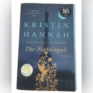 The Nightingale | written by Kristin Hannah